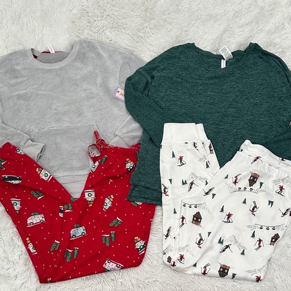 🌴 NWT Bundle of 2 JoySpun Christmas Pajama Sets - Picture 1 of 4